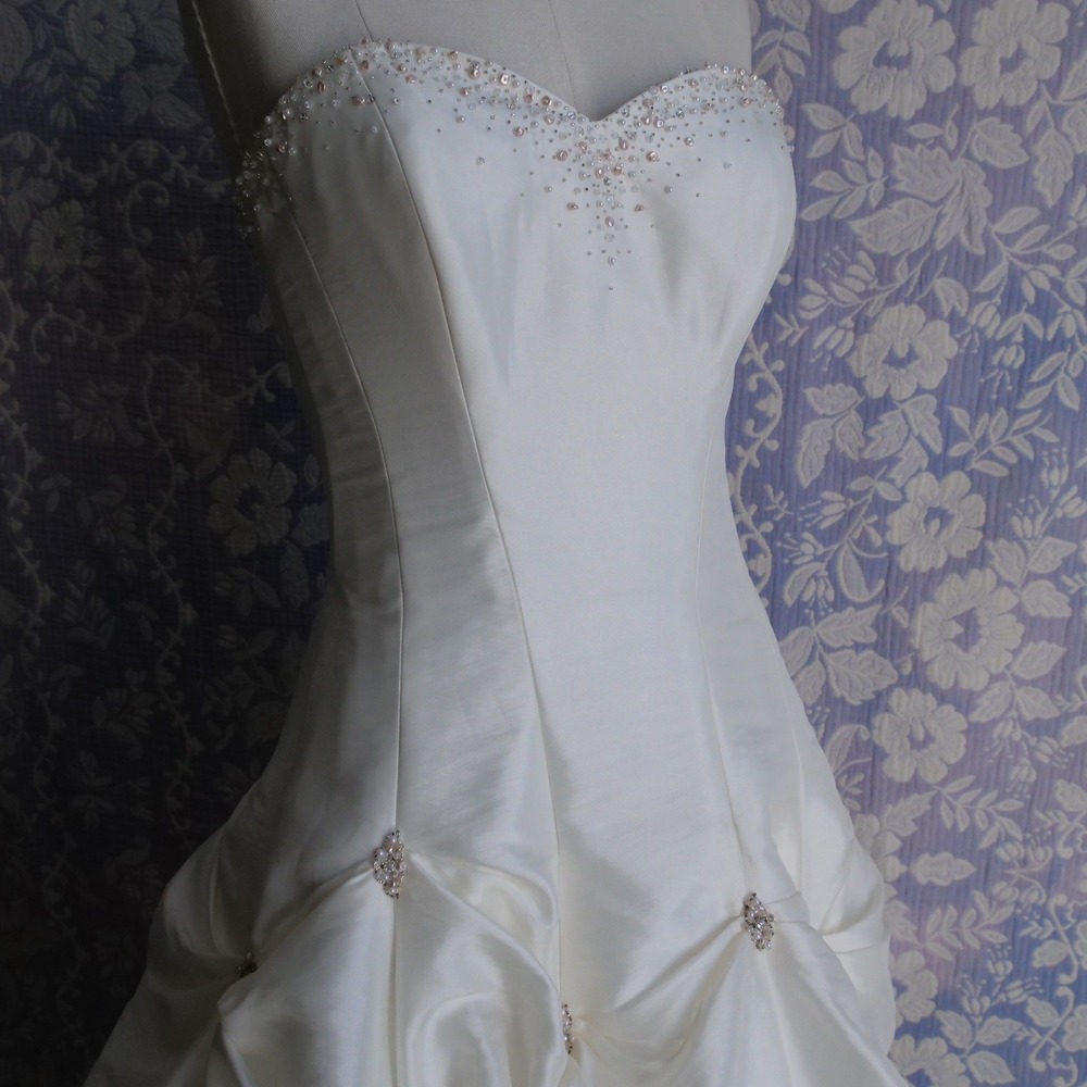 Maggie Sottero Couture Capriu J926 sleeveless wedding dress - Picture 2 of 14